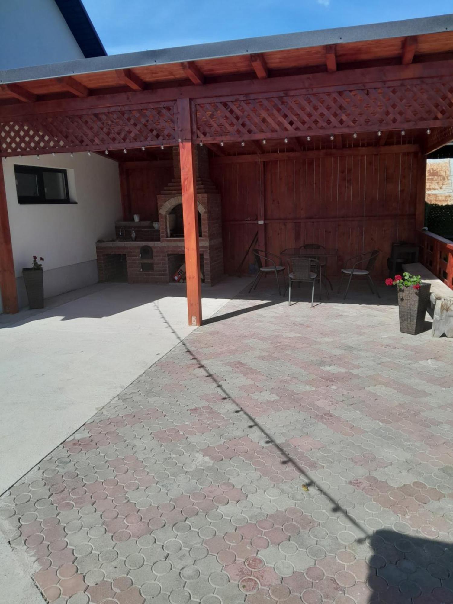 Casa Bianca Oncesti Guest House Exterior photo
